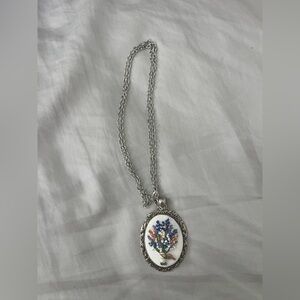 Elegant embroidered Pendant Necklace